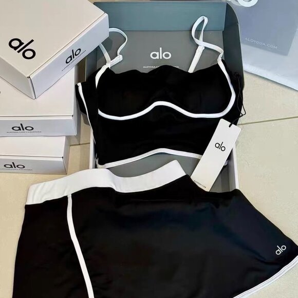 Alo Yoga Set Airbrush Streamlined Bra Tank And Airbrush Streamlined Skirt Black - Picture 3 of 4